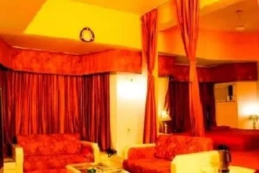 호텔 Goroomgo Pankaj Palace Jabalpur