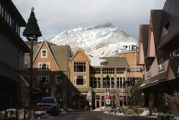 هتل آپارتمان Basecamp Suites Banff
