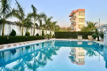 בית מלון כפרי Sumedha G Village Resort And Spa