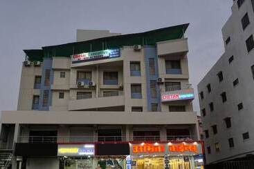 Itsy Hotels Chetan Executive Hadapsar Phursungi