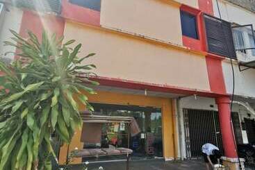 בית מלון כפרי Oyo 90086 My Seven Days Inn