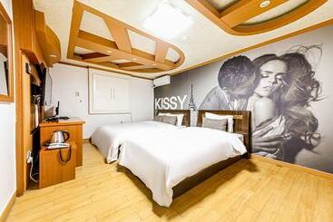 מוטל Jeonju Uadong Top