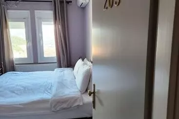 Majatalo Guesthouse Monopati   ξενώνας μονοπάτι