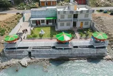 پانسیون The Riverine Inn