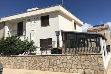 Bed and Breakfast El Nur B B Silver Room With Private Bathroom