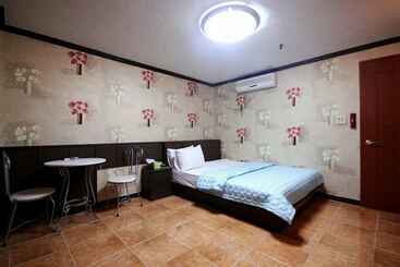 Motelli Gimhae Jangyu Poly M