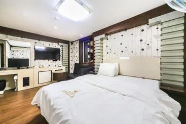Motel Tongyeong Shilla