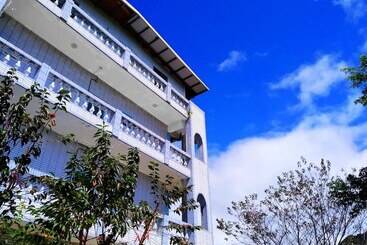 تختخواب و صبحانه 儷福花園山莊lifu Garden Inn