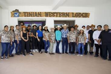 בית מלון כפרי Tinian Western Lodge