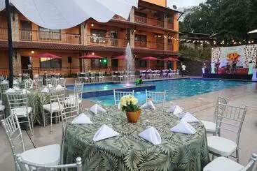 Hotelli Dolores Lake Resort