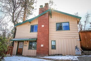 Сельский дом Summit Comfort 1571 By Big Bear Vacations