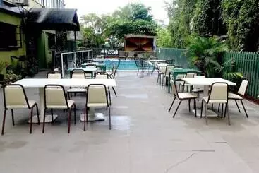 ホテル Pineapple Suites