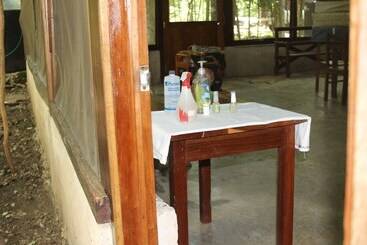 Otel Campamento Yaaxche En Calakmul