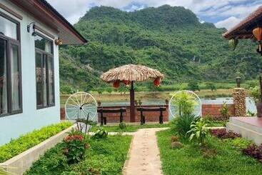 פנסיון Son River House