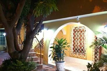 Hostal Etnolounge   Hostel