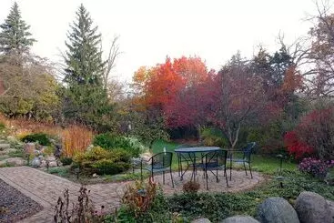 Loya S Little House Bed & Breakfast