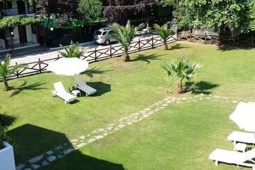 Efrosini Hotel Apartments & Studios