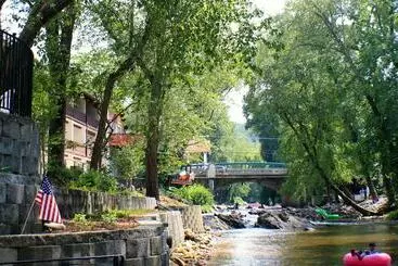 Hotelli Helendorf River Inn, Suites & Conference Center