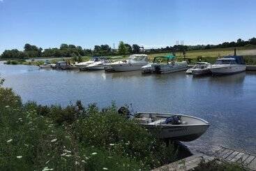 بيت ريفى Maitland Shores Trailer Park & Marina