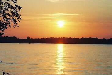 فندق على الطريق Chicaugon Lake Inn