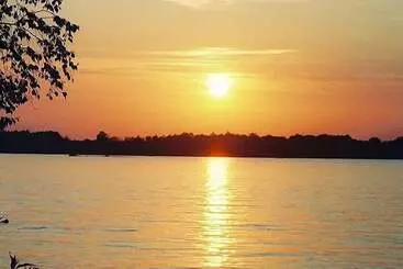 Motelli Chicaugon Lake Inn