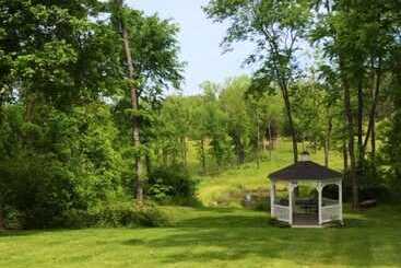 Pension Maysville Manor Bed & Breakfast