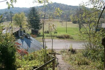 Nelsonville Hotel   Hostel