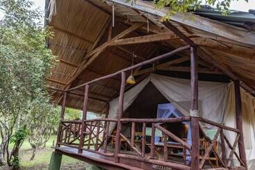 Sentrim Mara Game Lodge