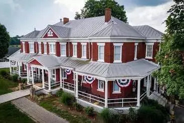 Bed and Breakfast Grand Victorian Inn