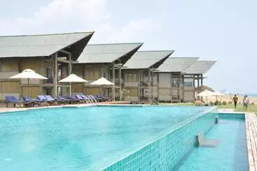 Hotel Laya Safari Resorts & Spa
