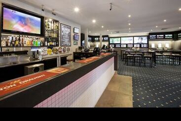 Отель Nightcap At Shoppingtown