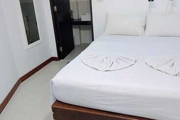 펜션 The Reef Hotel & Studios