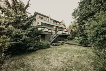 Mökkimajoitus 80mbr   Hot Tub   Wifi   Bbq   Wood Stove   Sleeps 9!