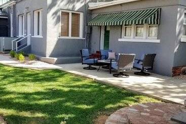 צימר The Cottage At 241 North