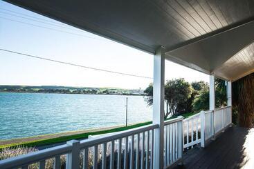 פנסיון The Ark Stanley Luxury Bed And Breakfast