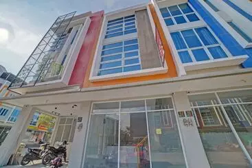 Hotelli Oyo 90559 Gamacity Residence