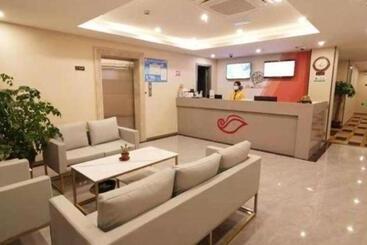 Shell Hotel Shanghai Jinshan Wanda Plaza