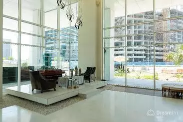 Dream Inn Dubai  West Wharf