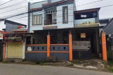 Hotel Oyo 92100 Kost Biru