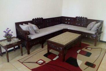 הוסטל Azalea Homestay