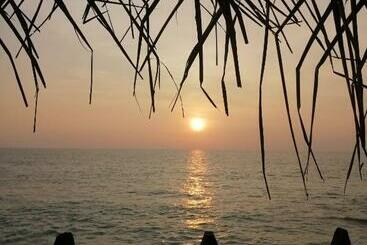 فندق The Madampa Sea Side Lodge