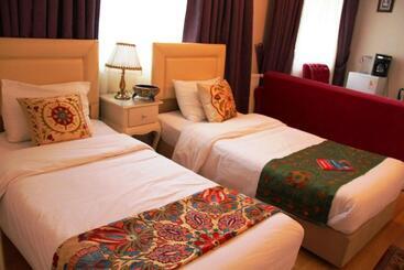 Bed and Breakfast 7 People Large Family Or Friends Group 110mettee Squar