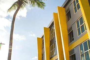 ホテル The Sunflower Holiday Hostel