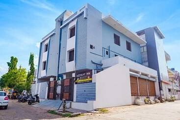 Fabhotel Midnight Inn