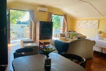 Pensió Room In Guest Room   Mash On 569 Rupert St