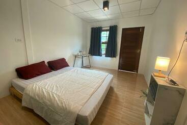 Hostel วังทอง รีสอร์ทลำพญา