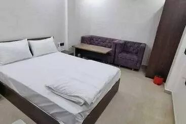 Hotel Oyo 81103  Arya Room