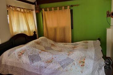 ユースホステル บ้านนางฟ้า เกาะสีชัง Baan Nangfa