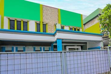 Hotel Oyo 92469  Sahabat