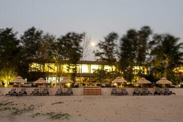 Hotel Red Thread Morjim